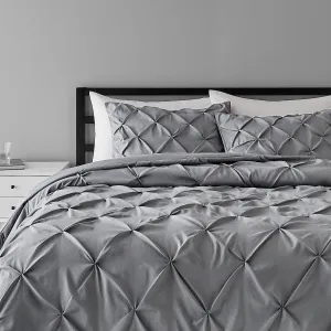 Amazon Basics Light-Weight Microfiber Pinch Pleat Duvet Cover Set