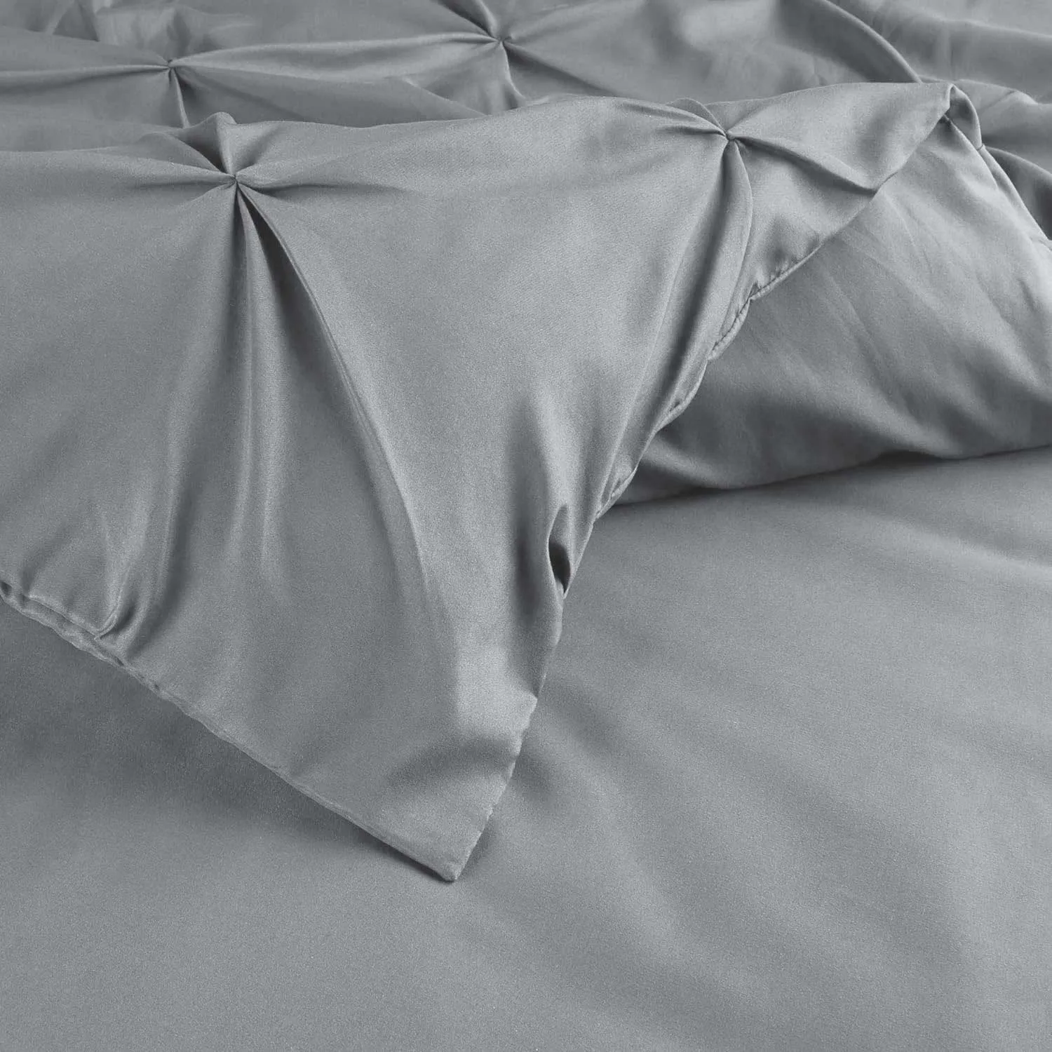 Amazon Basics Light-Weight Microfiber Pinch Pleat Duvet Cover Set