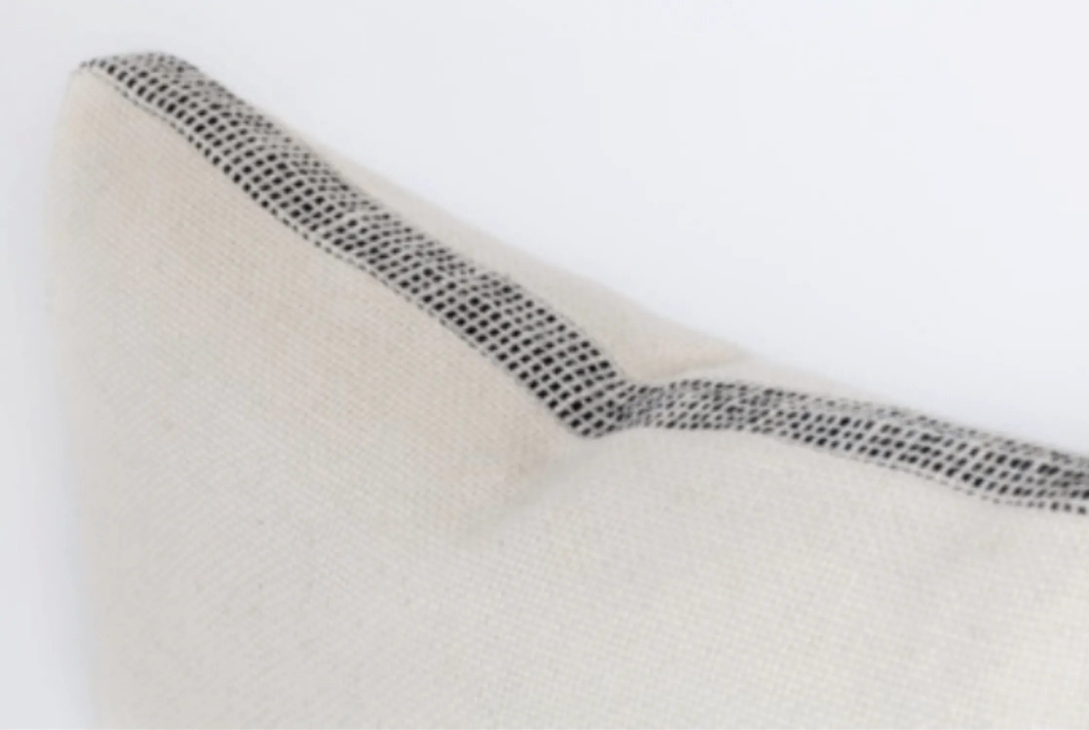 Makun Pillow with Dots Cinta - White/Black