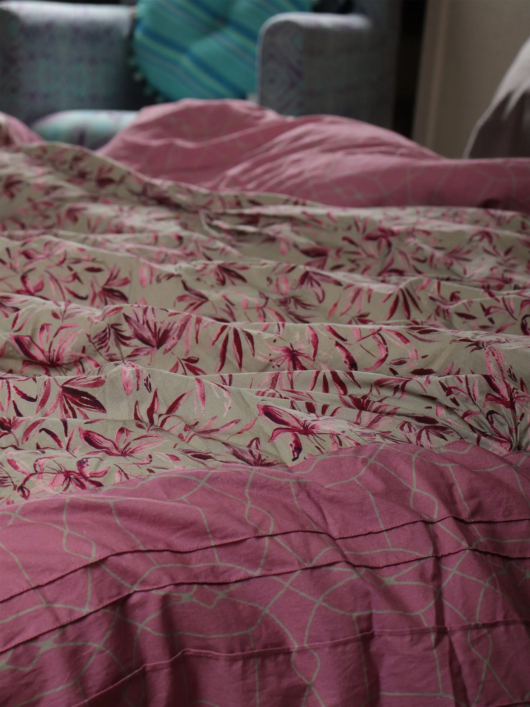 Modern Plum Tuck Styled Comforter