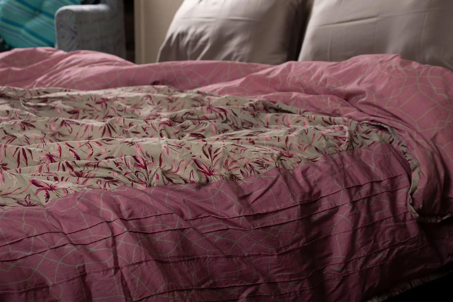 Modern Plum Tuck Styled Comforter