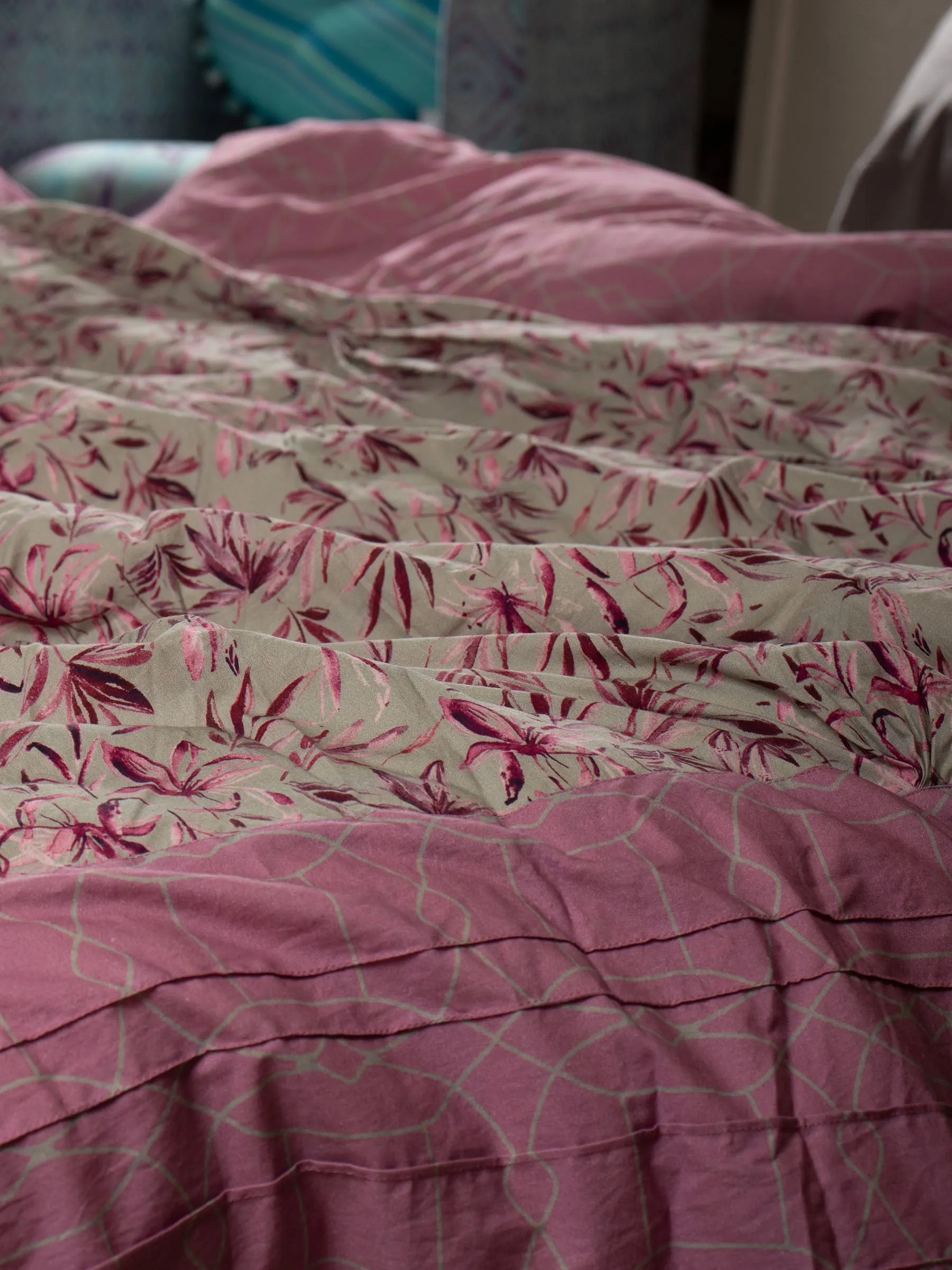 Modern Plum Tuck Styled Comforter